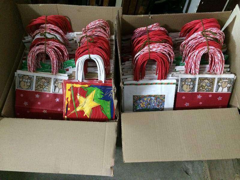 lot 49 image: Holiday Bags