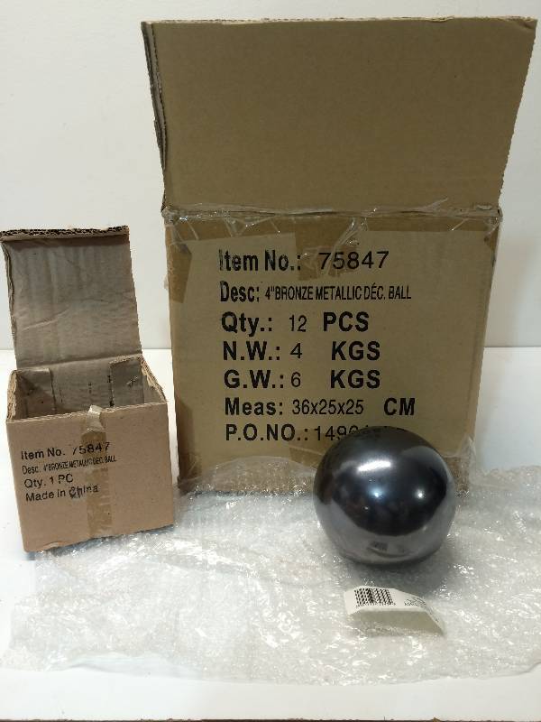 lot 12 image: 4 Decorative Ball