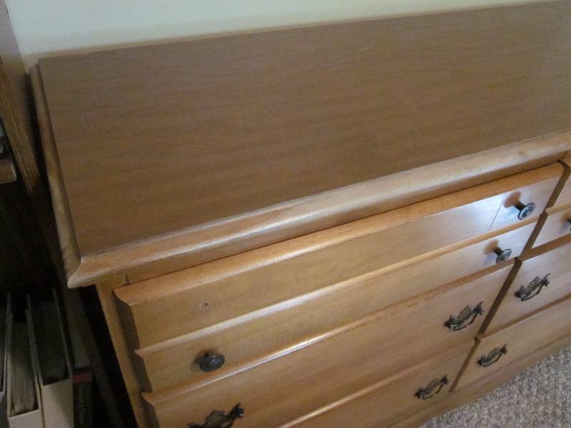 lot 21 image: Dresser, 6 Drawer