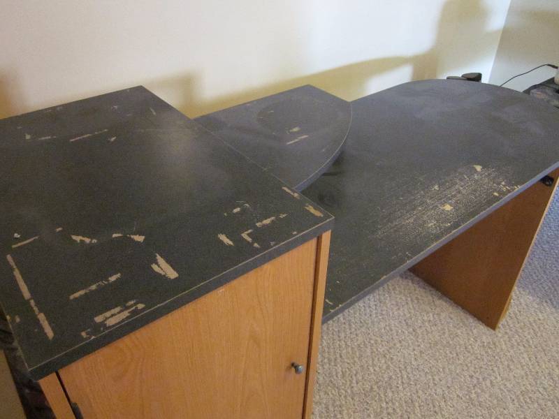 lot 22 image: Computer Desk
