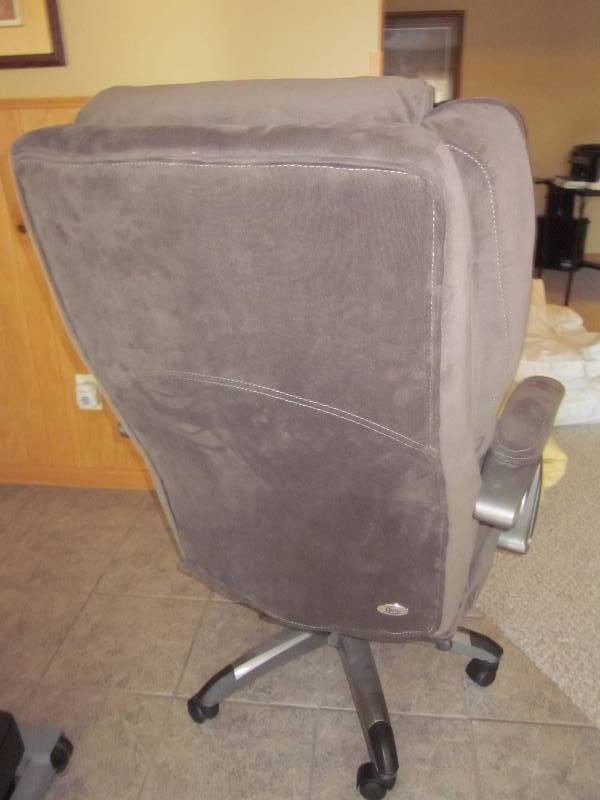 lot 28 image: Office Chair