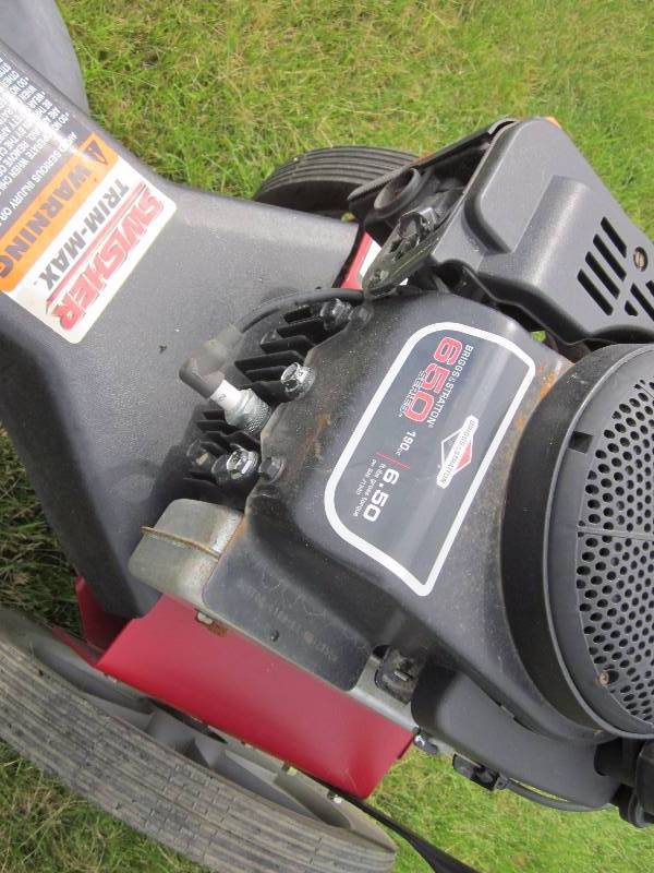 lot 7 image: String Trimmer