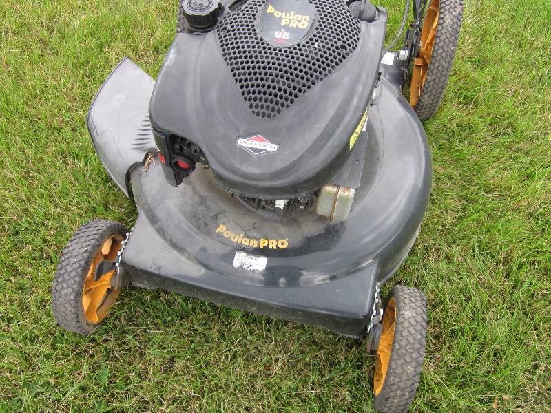 lot 11 image: Poulan Pro Push Mower