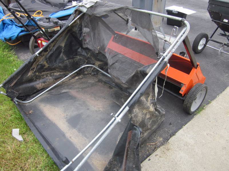 lot 14 image: Agrifab Lawn Sweeper