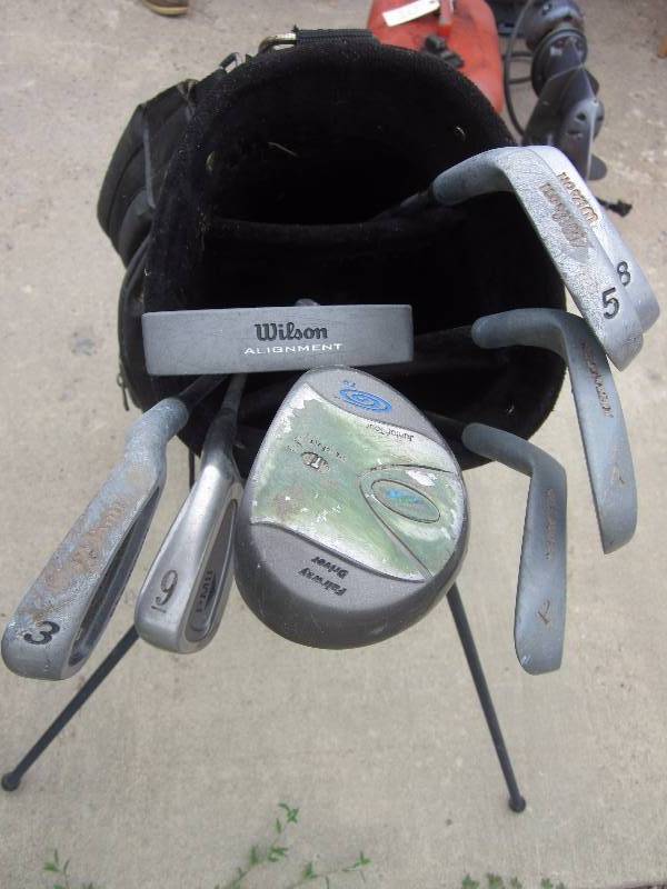 lot 17 image: Golf Clubs and Bag, Wilson