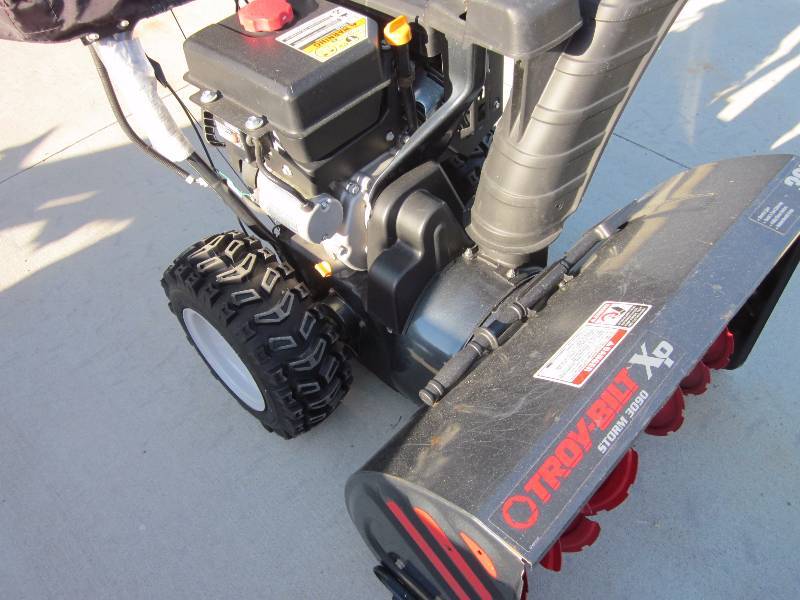 lot 73 image: Troybilt Snowblower