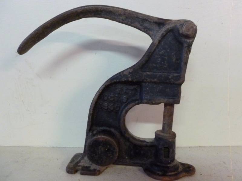 Antique Leather Punch Manannah 226 Hamm's, Jerseys, Prints, Toolbox