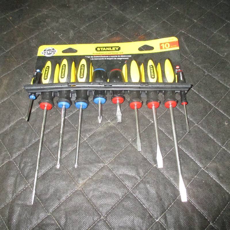 STANLEY SCREWDRIVER SET AND STORAGE RACK