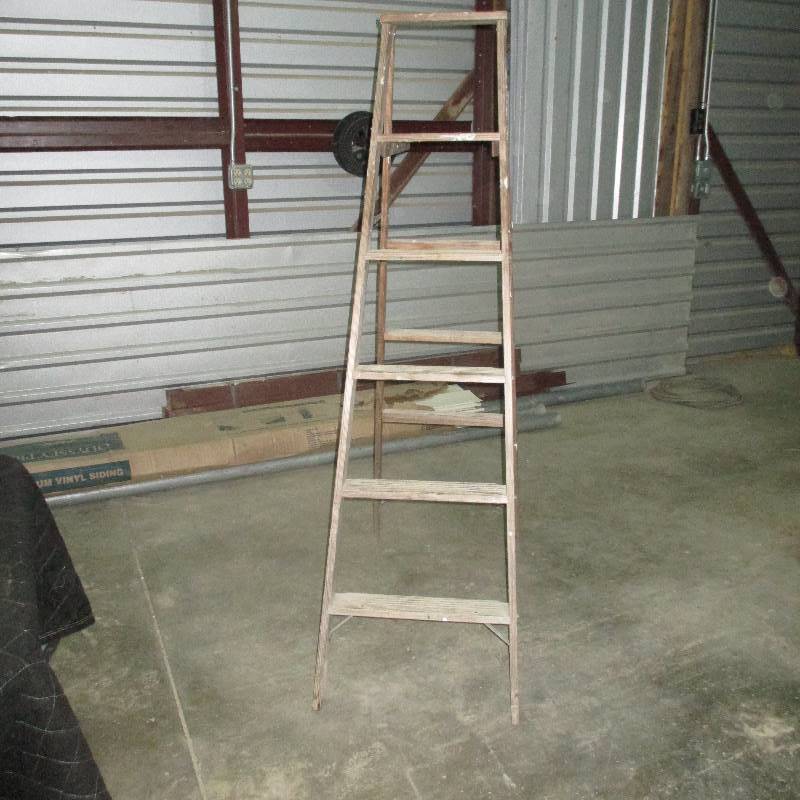 6 WOODEN LADDER