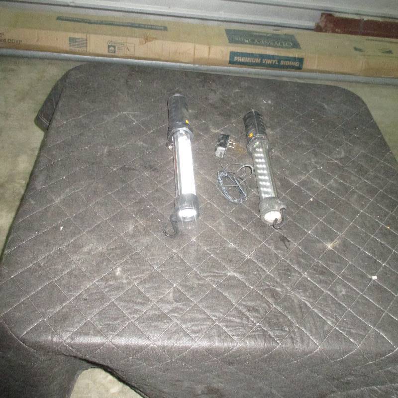 2 CRAFTSMAN LIGHTS