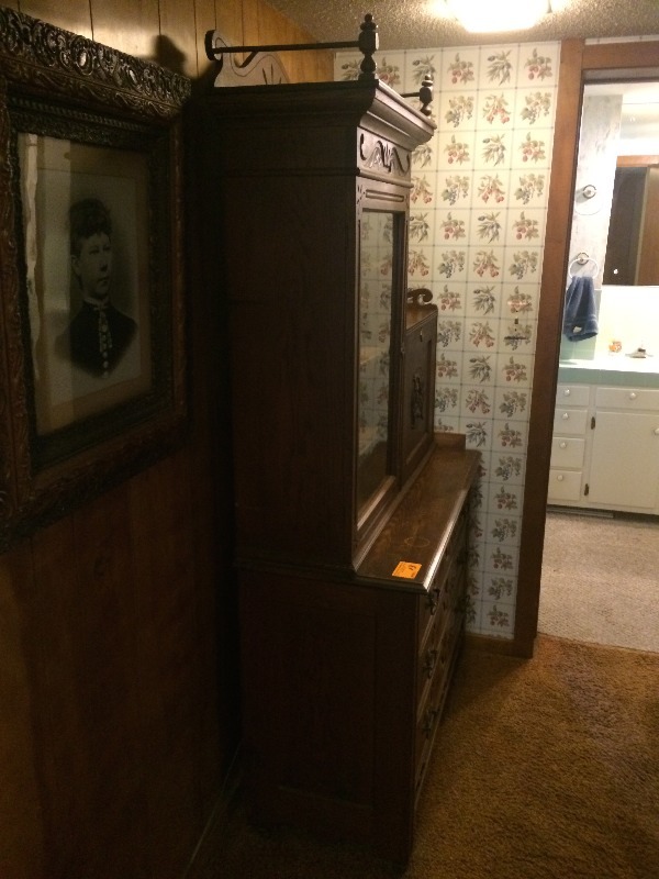 Antique  Vintage Hutch - Beautiful Piece  BRING YOUR OWN HELP FOR REMOVAL