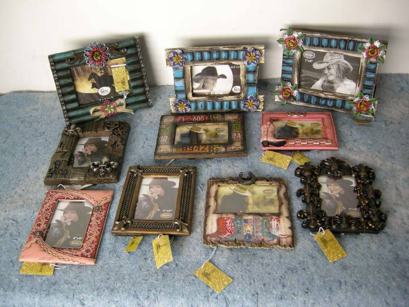 lot 13 image: Western PicturePhoto Frames