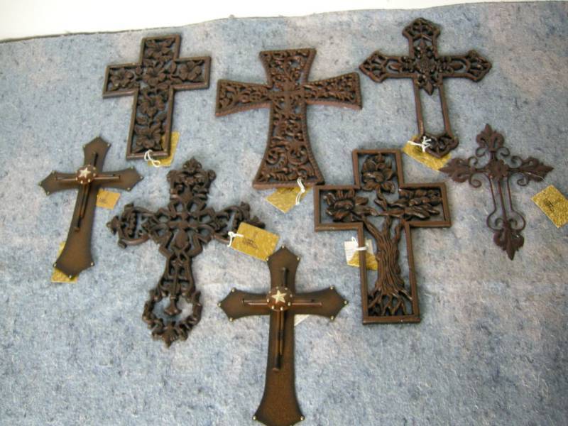 lot 20 image: MetalCast Crosses