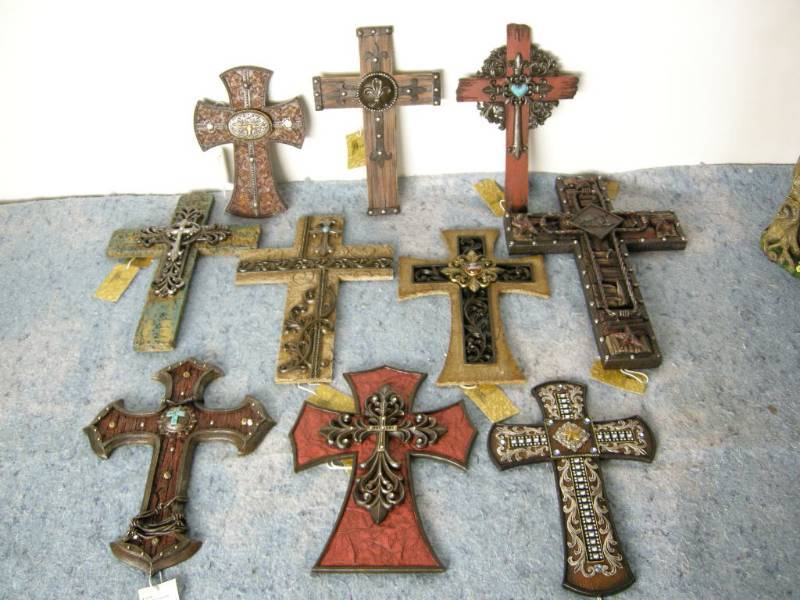 lot 26 image: Western Look Crosses