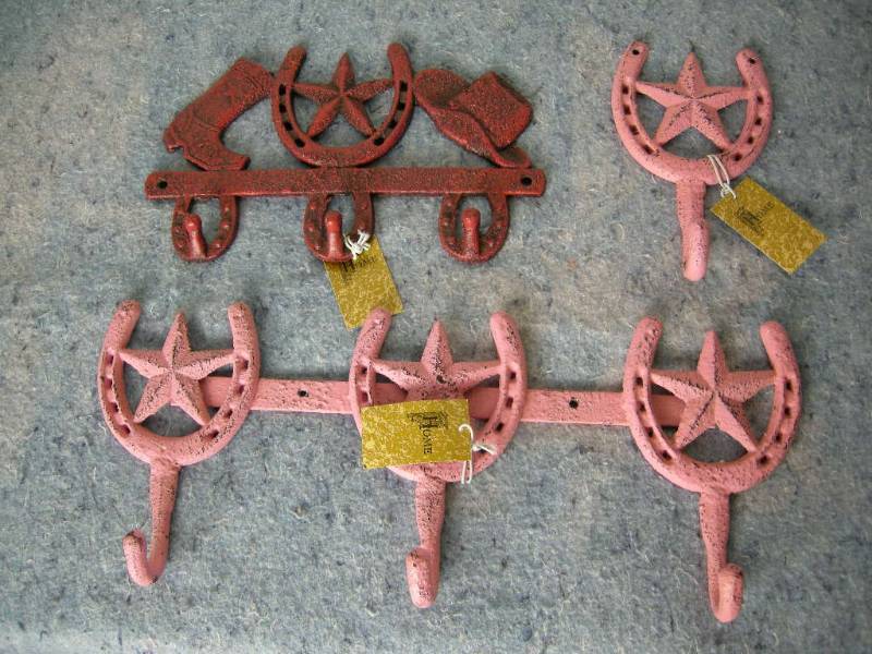 lot 33 image: Cast Horseshoe Hooks