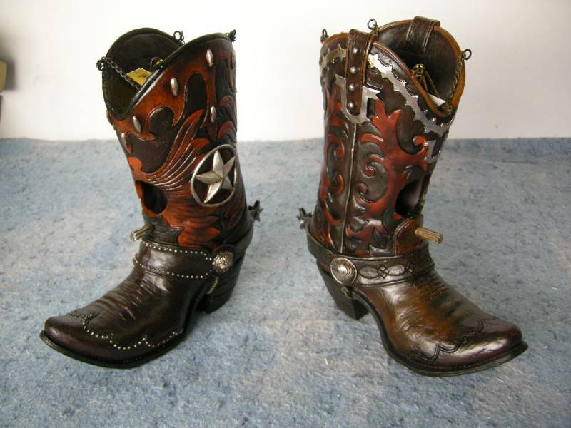 lot 66 image: 2 Cowboy Boot Birdhouses