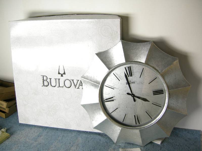 lot 70 image: Large Bulova Clock