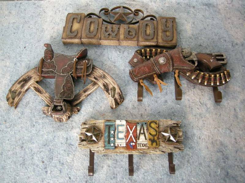 lot 85 image: Western Wall Hooks