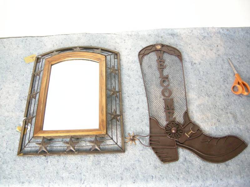 lot 88 image: Western Mirror & Welcome