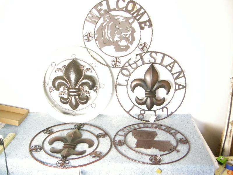 lot 90 image: Fleur de Lis - Louisiana Circle Hangers