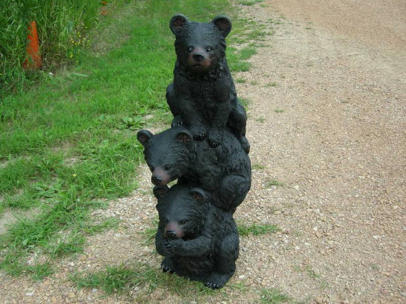 lot 5 image: 3 Bears Statue
