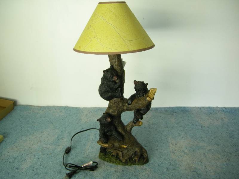 lot 4 image: Bears on Tree Table Lamp