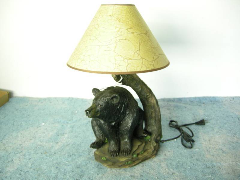 lot 9 image: Black Bear Table Lamp