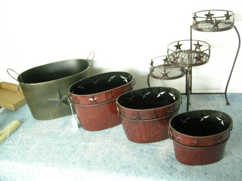 lot 94 image: Metal Star Tubs and Planter