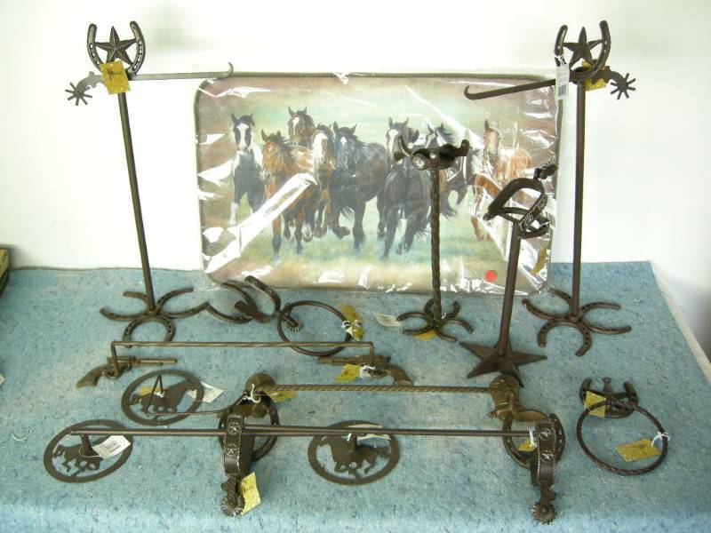 lot 100 image: Western Horse Home Accessories