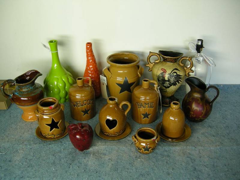 lot 105 image: Misc Ceramic Jugs & Vases