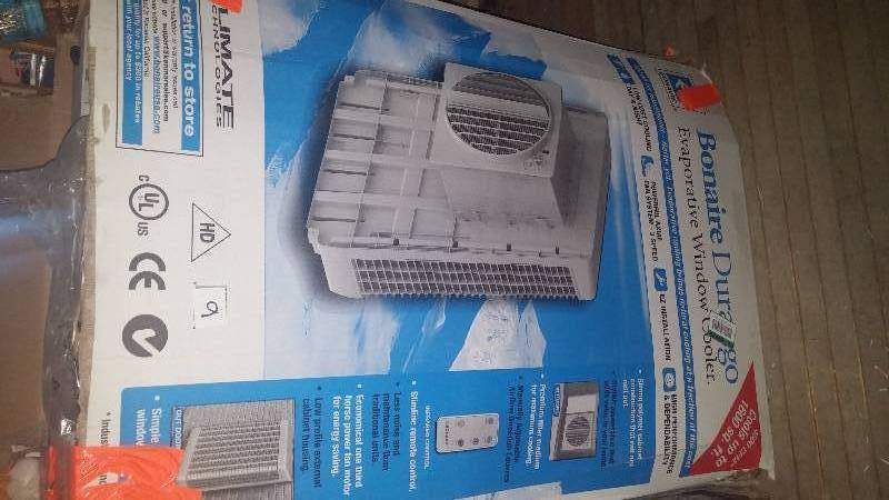 lot 6 image: Evaporative Window Cooler - small crack - tested and works