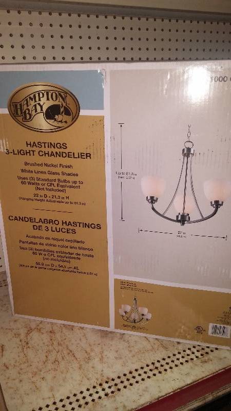lot 33 image: Hastings 3- Light Chandelier