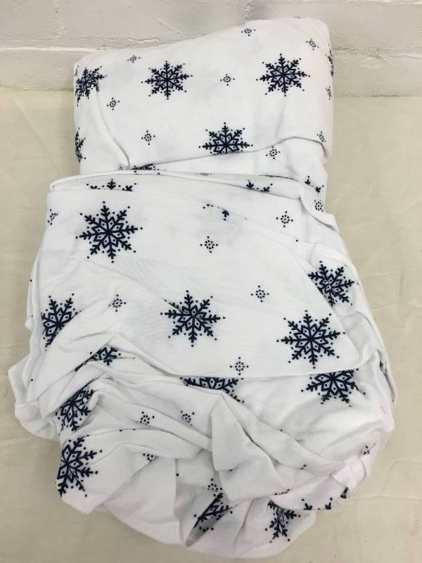 lot 2 image: twin flannel sheet set