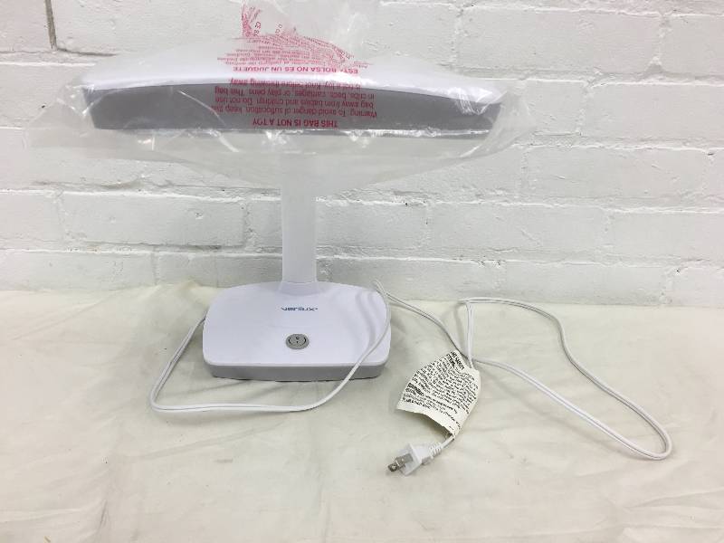 lot 8 image: Verilux SmartLight The Lamp for Learning