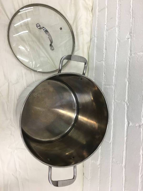 lot 39 image: denmark 8 quart pot