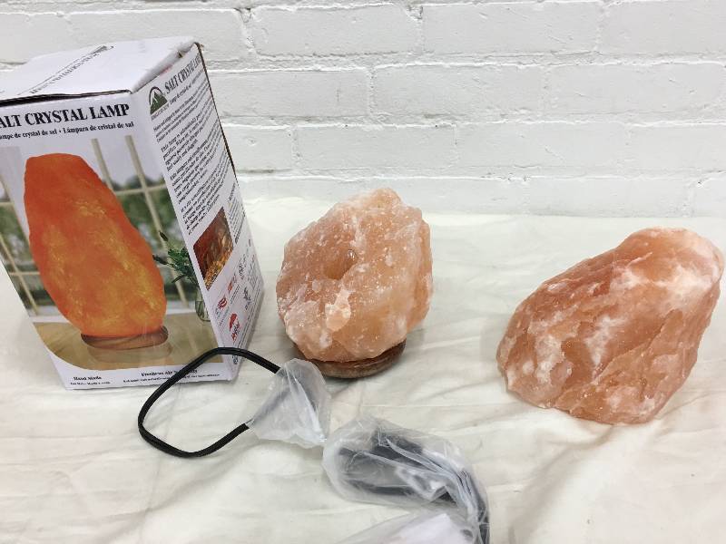 lot 43 image: Himalayan Salt Rock Crystal Lamp