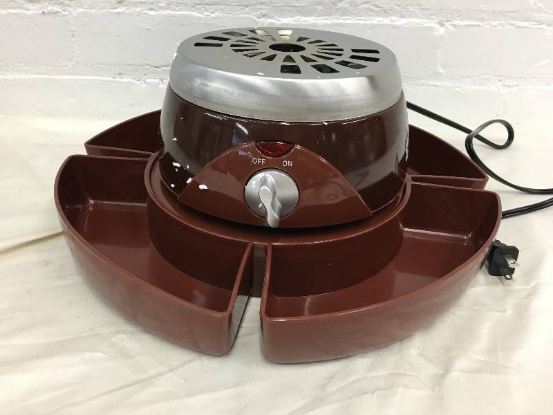lot 46 image: nostalgia smores maker