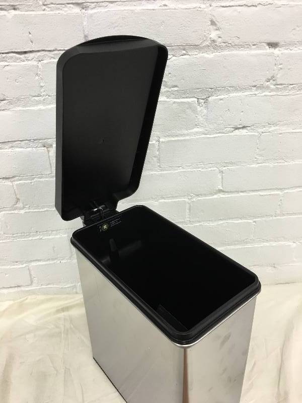 lot 65 image: simple human 2.6 gal garbage can