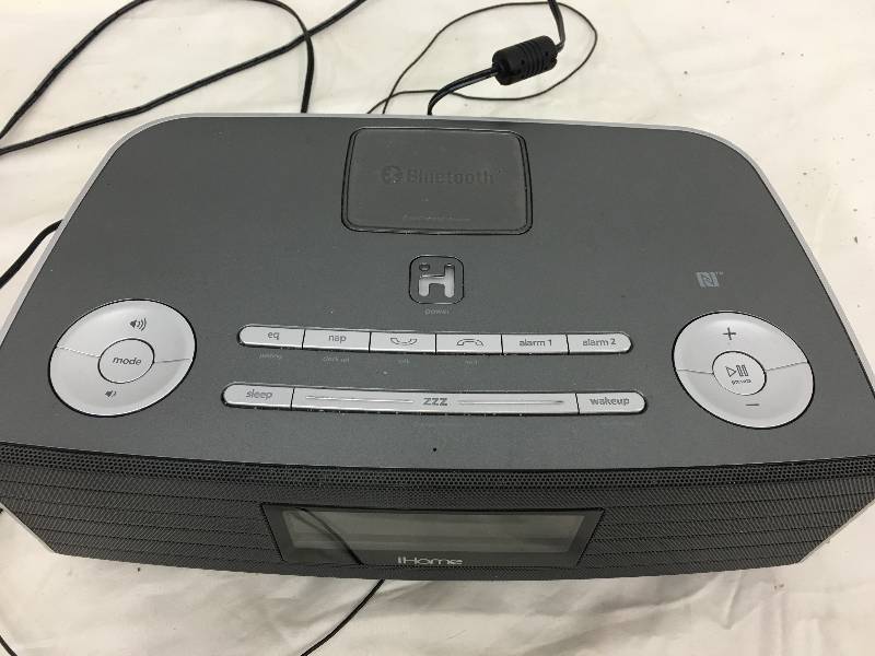 lot 149 image: iHome  Bluetooth Stereo FM Clock Radio and Speakerphone with USB Charging