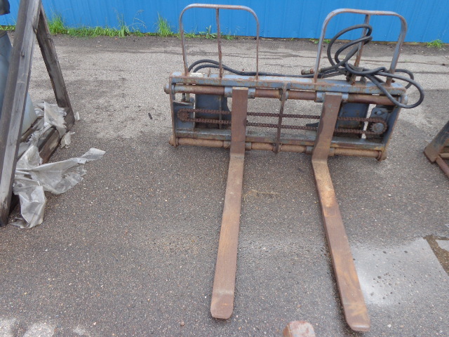 lot 2 image: Hydraulic Skid Steer Attachment