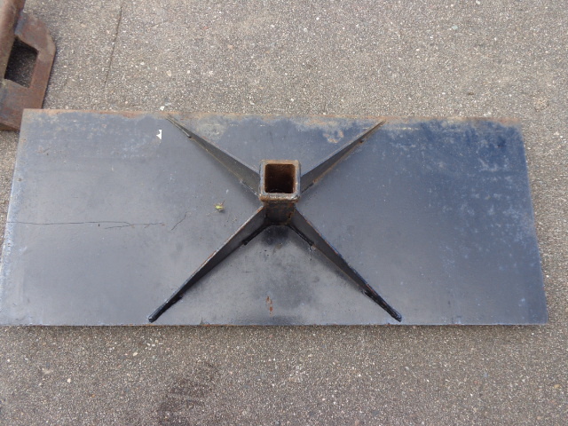 lot 20 image: Skid Steer Attachment Hitch