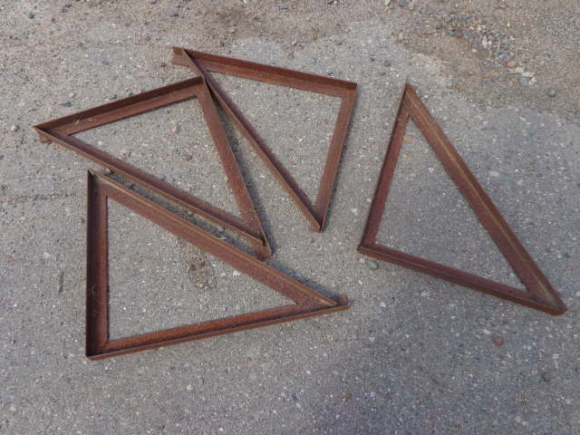 lot 24 image: 4 Steel Shelf Brackets