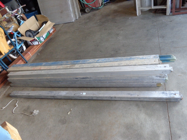 lot 18 image: E - Track Aluminum Load Bars