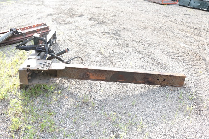 Hydraulic cylinders on steel arm
