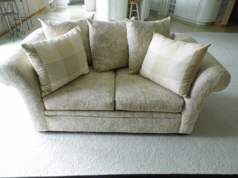 lot 2 image: Rowe Loveseat