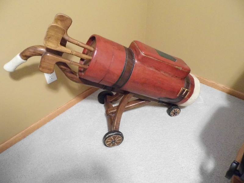 lot 7 image: Wooden Golf Bag Sculpture