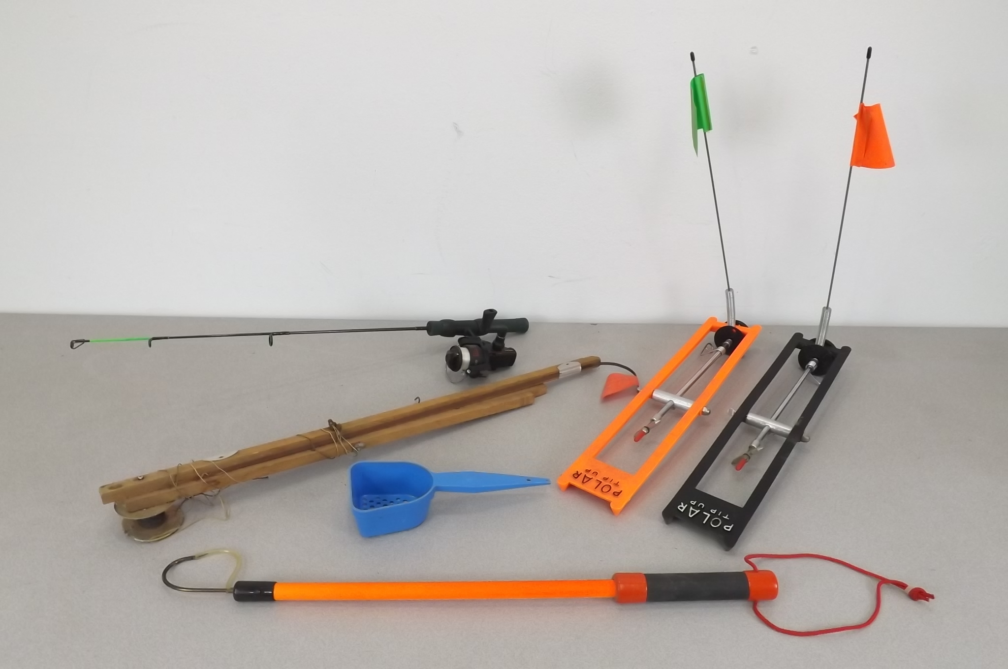 lot 17 image: Lot of Ice Fishing Equipment