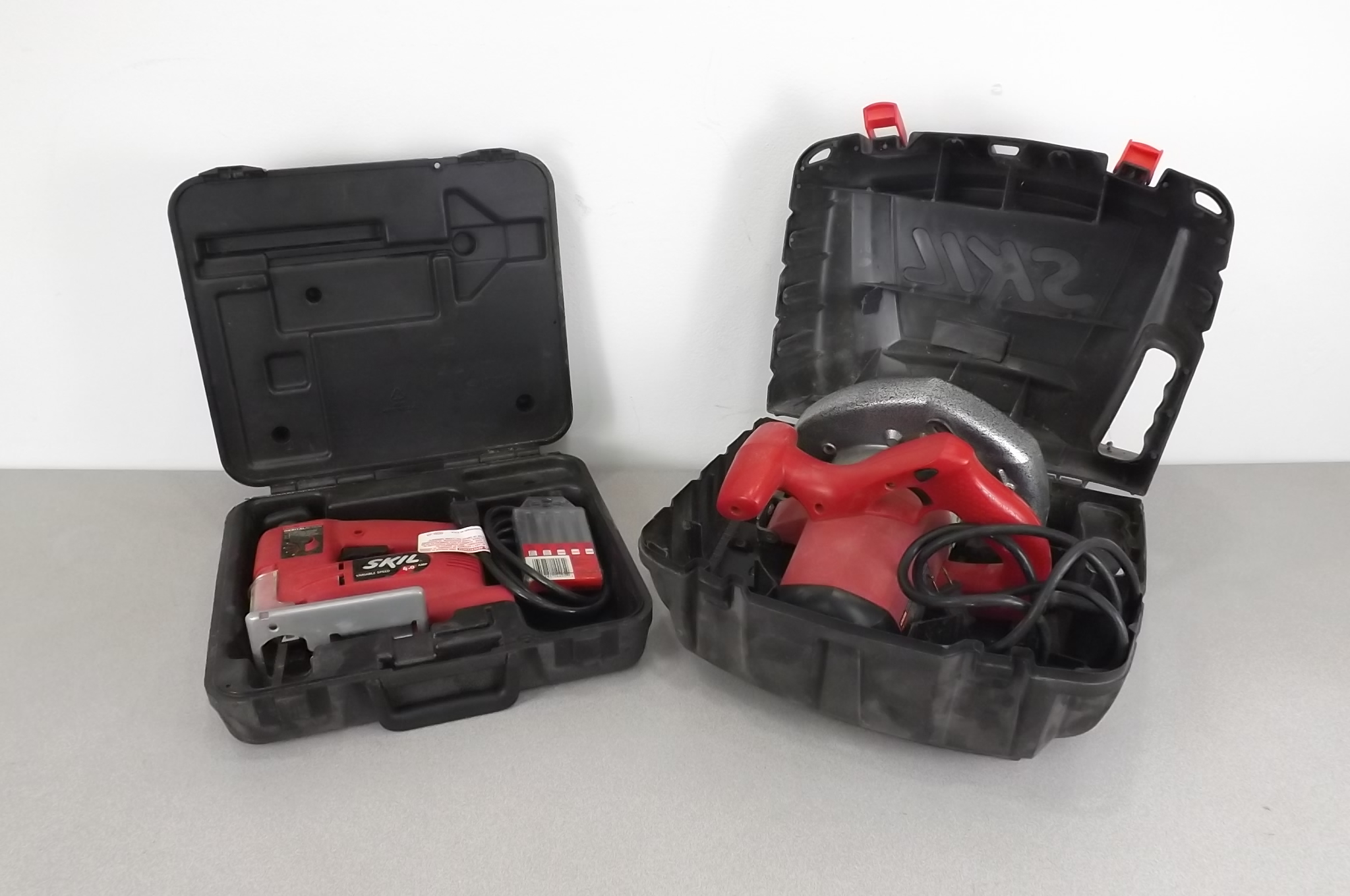 lot 31 image: Newer Skill Brand Jig Saw and Circular Saw in Cases
