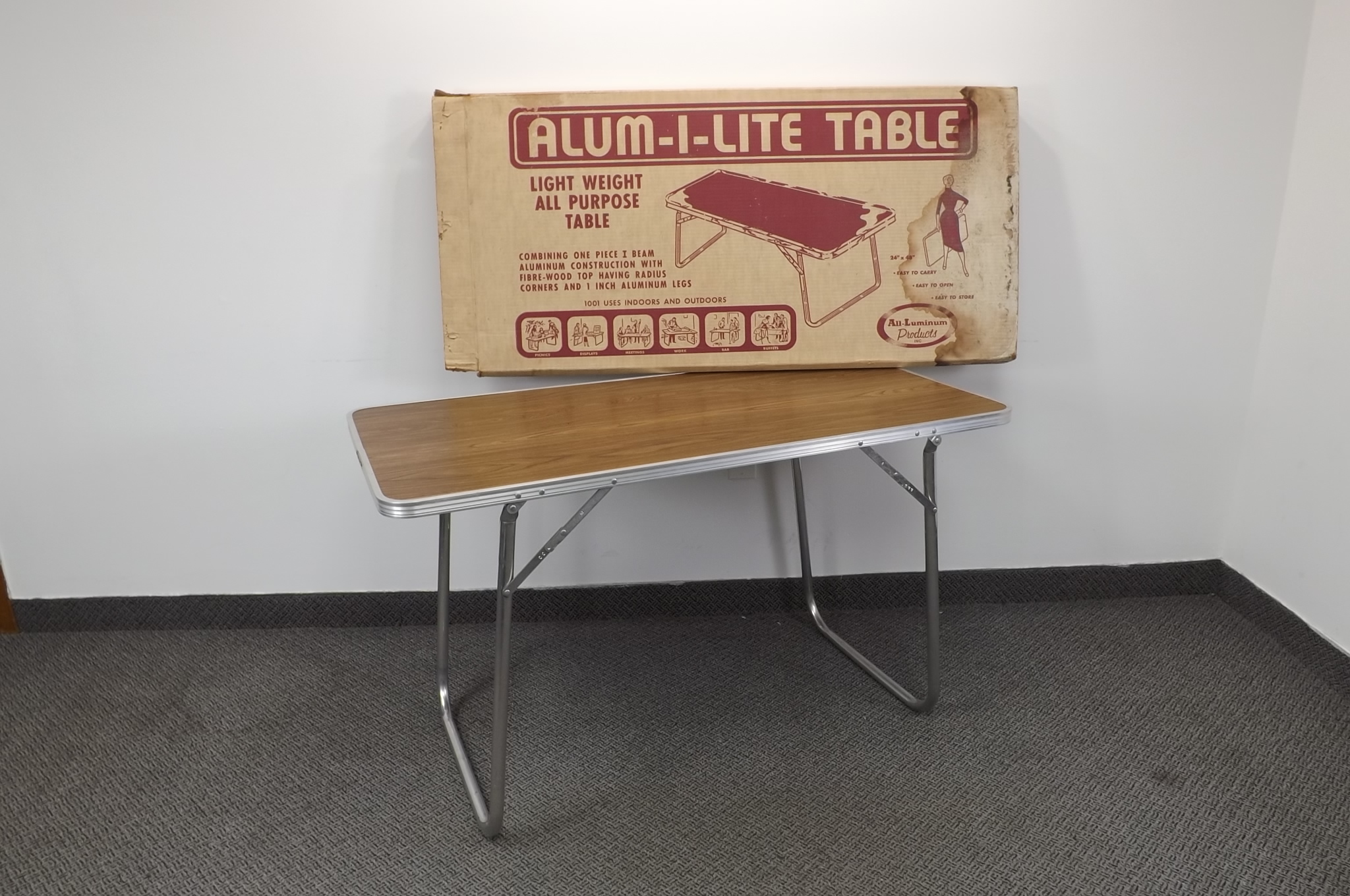 lot 38 image: Alum-I-Lite Table