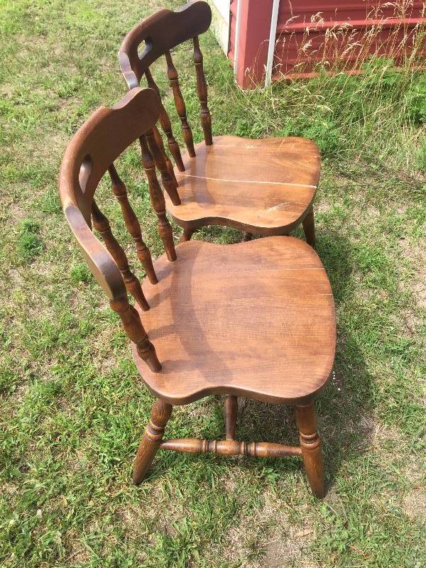 FOUR CHAIRS AND TABLE IN GOOD CONDITION